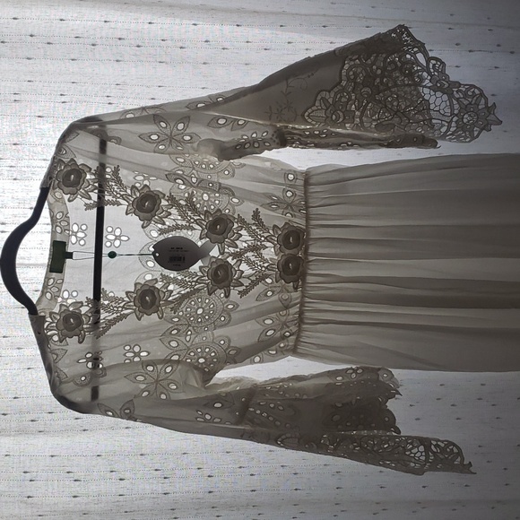 White dress - Picture 1 of 3